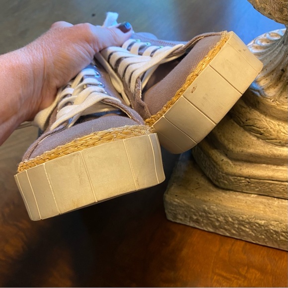 Like new Dolce Vita YaYa Gray Canvas Platform Sneaker size 8 - Picture 7 of 9